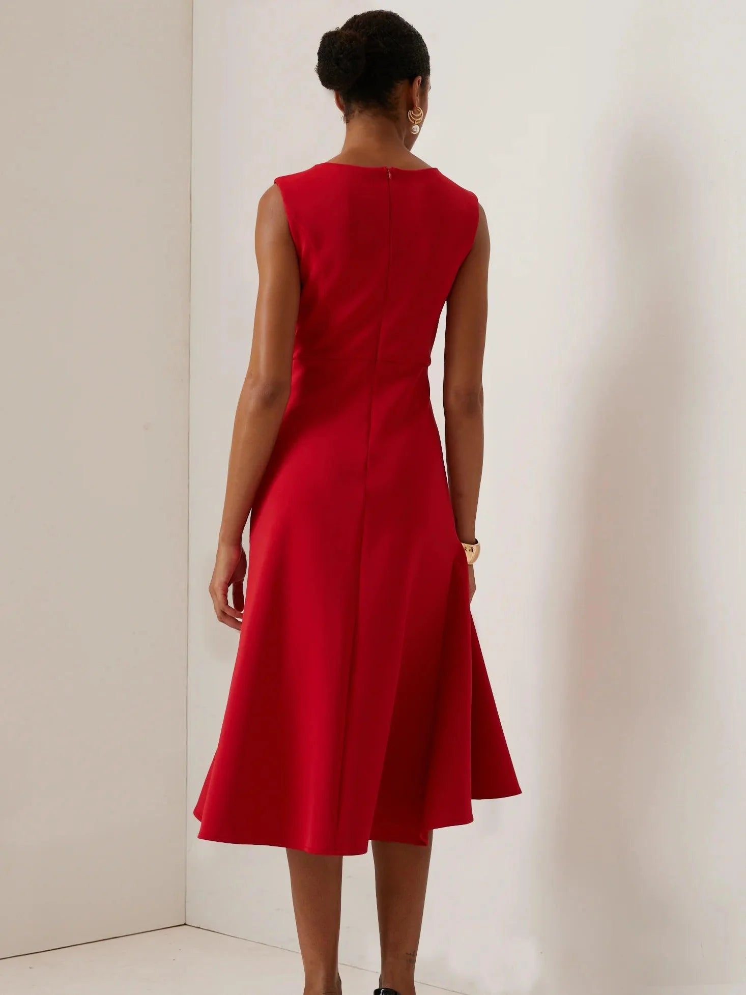 Irene · Vestido midi rojo con nudo en cintura
