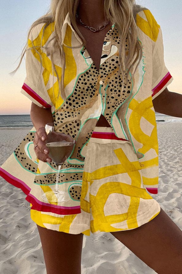 Conjunto dos piezas color blanco con detalles delicados y caída ligera junto al mar