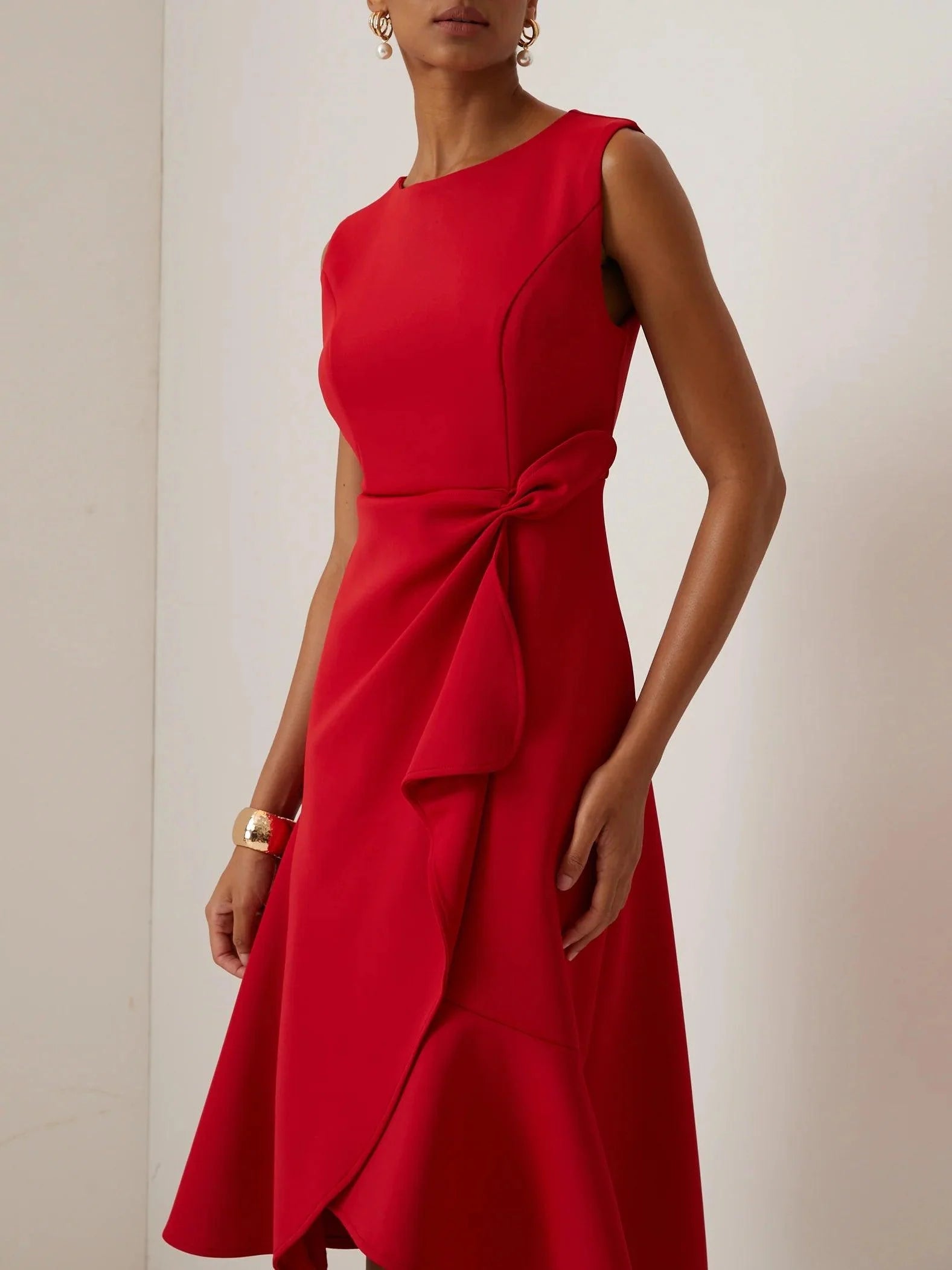 Irene · Vestido midi rojo con nudo en cintura